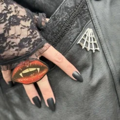 Vampire Kiss Ring -Kreepsville 666 Shop R2VK 3